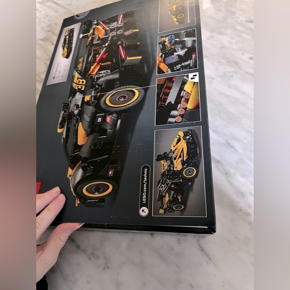 LEGO 42151 Bugatti Bolide 905pcs Technic-Pre Owned - Picture 4 of 4